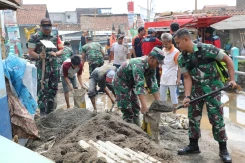 Kepala BNPB Tinjau dan Berikan Dukungan Warga Terdampak Banjir Dayeuhkolot